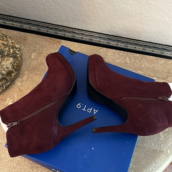 Apt.9 Biennial Ankle Boot - Picture 8 of 9